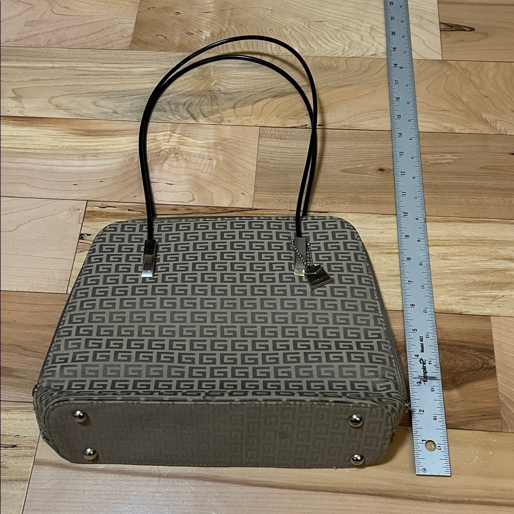Stylish Veneto Vintage Handbag - Picture 6 of 13